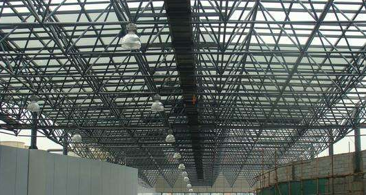 瓦房店听网架公司的名目师阐述其网架的季节个性